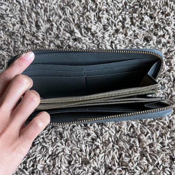 Fendi zip around wallet - Picture 5 of 9